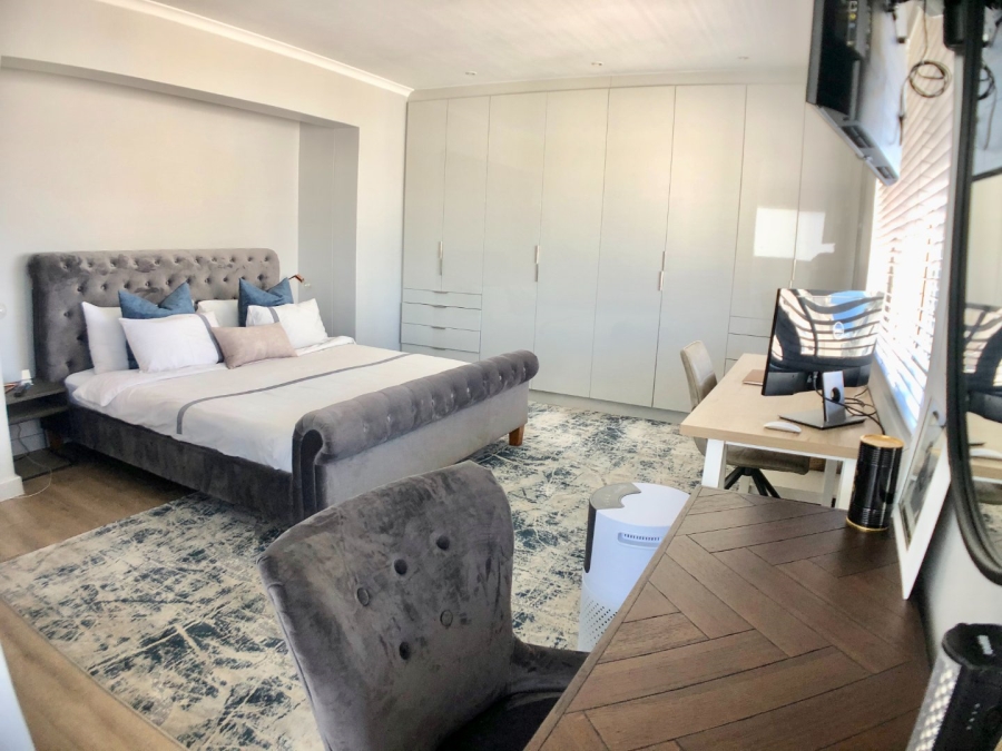 2 Bedroom Property for Sale in Sea Point Western Cape